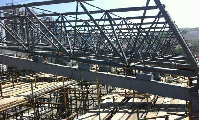 郴州简述网架公司的黑色压型钢板的吊装步履